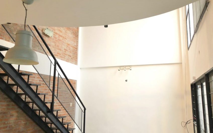 Triplex Tipo Loft en Edificio PH. Terraza Propia!